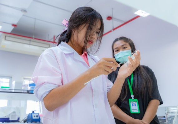 ภาพกิจกรรม  คณะวิทยาศาสตร์และเทคโนโลยี มหาวิทยาลัยราชภัฏกำแพงเพชร ร่วมกับโรงเรียนพิจิตรพิทยาคม จัดกิจกรรมเสริมปฏิบัติการเพิ่มเติมในมหาวิทยาลัย (ปฏิบัติการจุลชีววิทยา) ปีการศึกษา 2568