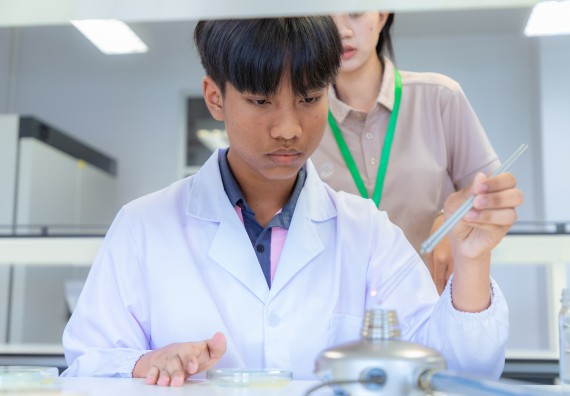 ภาพกิจกรรม  คณะวิทยาศาสตร์และเทคโนโลยี มหาวิทยาลัยราชภัฏกำแพงเพชร ร่วมกับโรงเรียนพิจิตรพิทยาคม จัดกิจกรรมเสริมปฏิบัติการเพิ่มเติมในมหาวิทยาลัย (ปฏิบัติการจุลชีววิทยา) ปีการศึกษา 2568