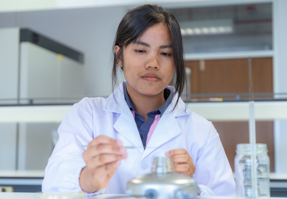 ภาพกิจกรรม  คณะวิทยาศาสตร์และเทคโนโลยี มหาวิทยาลัยราชภัฏกำแพงเพชร ร่วมกับโรงเรียนพิจิตรพิทยาคม จัดกิจกรรมเสริมปฏิบัติการเพิ่มเติมในมหาวิทยาลัย (ปฏิบัติการจุลชีววิทยา) ปีการศึกษา 2568