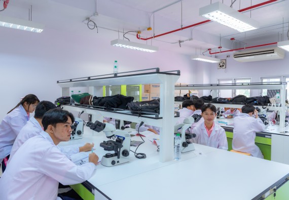 ภาพกิจกรรม  คณะวิทยาศาสตร์และเทคโนโลยี มหาวิทยาลัยราชภัฏกำแพงเพชร ร่วมกับโรงเรียนพิจิตรพิทยาคม จัดกิจกรรมเสริมปฏิบัติการเพิ่มเติมในมหาวิทยาลัย (ปฏิบัติการจุลชีววิทยา) ปีการศึกษา 2568