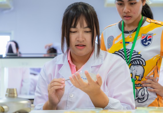 ภาพกิจกรรม  คณะวิทยาศาสตร์และเทคโนโลยี มหาวิทยาลัยราชภัฏกำแพงเพชร ร่วมกับโรงเรียนพิจิตรพิทยาคม จัดกิจกรรมเสริมปฏิบัติการเพิ่มเติมในมหาวิทยาลัย (ปฏิบัติการจุลชีววิทยา) ปีการศึกษา 2568