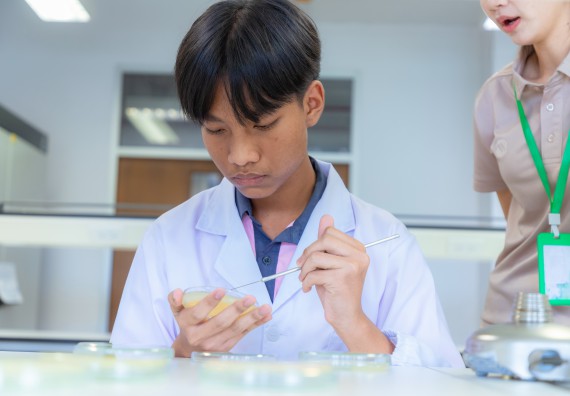 ภาพกิจกรรม  คณะวิทยาศาสตร์และเทคโนโลยี มหาวิทยาลัยราชภัฏกำแพงเพชร ร่วมกับโรงเรียนพิจิตรพิทยาคม จัดกิจกรรมเสริมปฏิบัติการเพิ่มเติมในมหาวิทยาลัย (ปฏิบัติการจุลชีววิทยา) ปีการศึกษา 2568