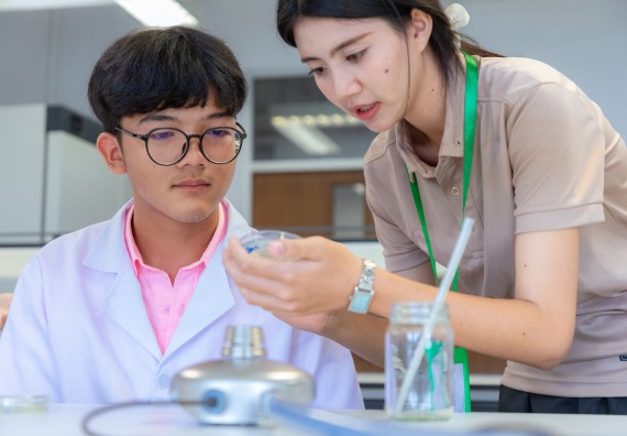 ภาพกิจกรรม  คณะวิทยาศาสตร์และเทคโนโลยี มหาวิทยาลัยราชภัฏกำแพงเพชร ร่วมกับโรงเรียนพิจิตรพิทยาคม จัดกิจกรรมเสริมปฏิบัติการเพิ่มเติมในมหาวิทยาลัย (ปฏิบัติการจุลชีววิทยา) ปีการศึกษา 2568