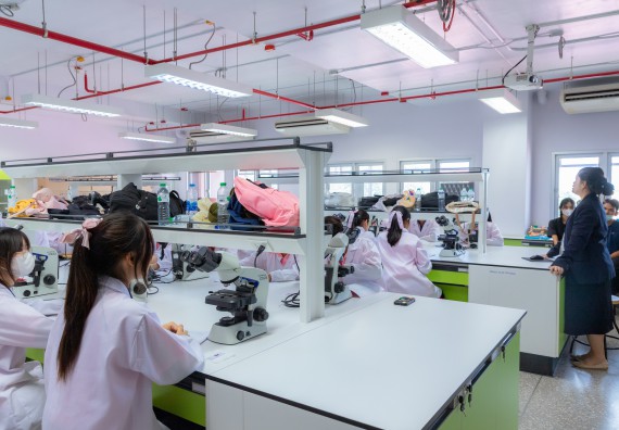 ภาพกิจกรรม  คณะวิทยาศาสตร์และเทคโนโลยี มหาวิทยาลัยราชภัฏกำแพงเพชร ร่วมกับโรงเรียนพิจิตรพิทยาคม จัดกิจกรรมเสริมปฏิบัติการเพิ่มเติมในมหาวิทยาลัย (ปฏิบัติการจุลชีววิทยา) ปีการศึกษา 2568