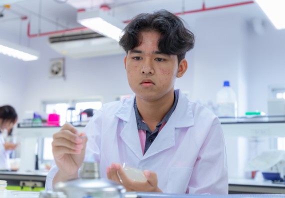 ภาพกิจกรรม  คณะวิทยาศาสตร์และเทคโนโลยี มหาวิทยาลัยราชภัฏกำแพงเพชร ร่วมกับโรงเรียนพิจิตรพิทยาคม จัดกิจกรรมเสริมปฏิบัติการเพิ่มเติมในมหาวิทยาลัย (ปฏิบัติการจุลชีววิทยา) ปีการศึกษา 2568