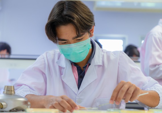 ภาพกิจกรรม  คณะวิทยาศาสตร์และเทคโนโลยี มหาวิทยาลัยราชภัฏกำแพงเพชร ร่วมกับโรงเรียนพิจิตรพิทยาคม จัดกิจกรรมเสริมปฏิบัติการเพิ่มเติมในมหาวิทยาลัย (ปฏิบัติการจุลชีววิทยา) ปีการศึกษา 2568