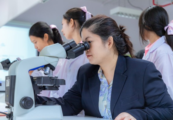 ภาพกิจกรรม  คณะวิทยาศาสตร์และเทคโนโลยี มหาวิทยาลัยราชภัฏกำแพงเพชร ร่วมกับโรงเรียนพิจิตรพิทยาคม จัดกิจกรรมเสริมปฏิบัติการเพิ่มเติมในมหาวิทยาลัย (ปฏิบัติการจุลชีววิทยา) ปีการศึกษา 2568