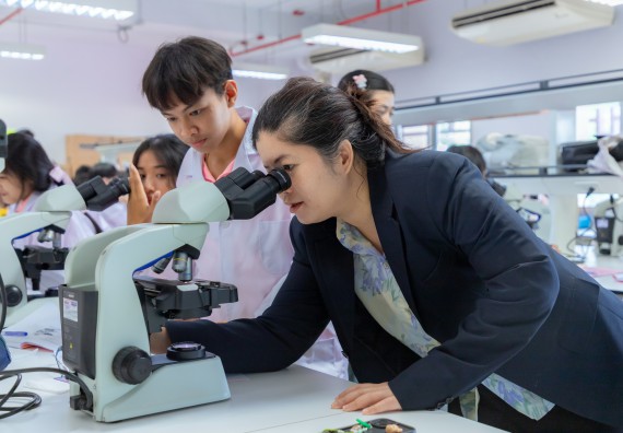 ภาพกิจกรรม  คณะวิทยาศาสตร์และเทคโนโลยี มหาวิทยาลัยราชภัฏกำแพงเพชร ร่วมกับโรงเรียนพิจิตรพิทยาคม จัดกิจกรรมเสริมปฏิบัติการเพิ่มเติมในมหาวิทยาลัย (ปฏิบัติการจุลชีววิทยา) ปีการศึกษา 2568