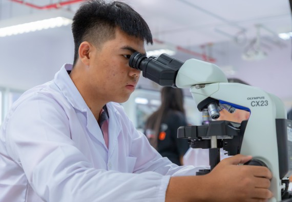 ภาพกิจกรรม  คณะวิทยาศาสตร์และเทคโนโลยี มหาวิทยาลัยราชภัฏกำแพงเพชร ร่วมกับโรงเรียนพิจิตรพิทยาคม จัดกิจกรรมเสริมปฏิบัติการเพิ่มเติมในมหาวิทยาลัย (ปฏิบัติการจุลชีววิทยา) ปีการศึกษา 2568