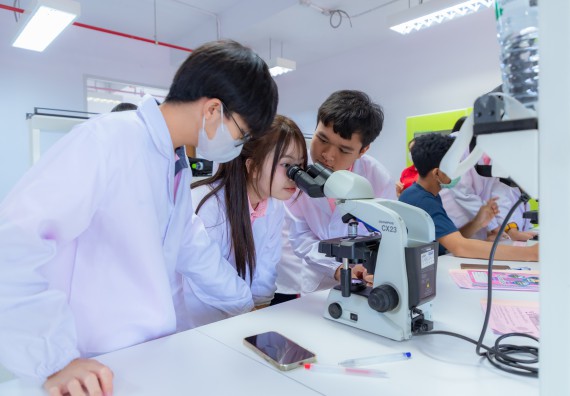 ภาพกิจกรรม  คณะวิทยาศาสตร์และเทคโนโลยี มหาวิทยาลัยราชภัฏกำแพงเพชร ร่วมกับโรงเรียนพิจิตรพิทยาคม จัดกิจกรรมเสริมปฏิบัติการเพิ่มเติมในมหาวิทยาลัย (ปฏิบัติการจุลชีววิทยา) ปีการศึกษา 2568