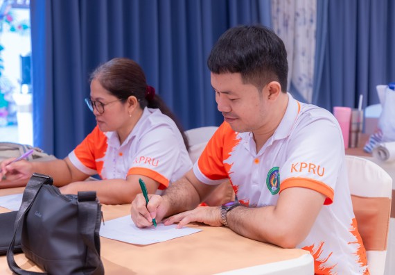 ภาพกิจกรรม  คณะวิทยาศาสตร์และเทคโนโลยี มหาวิทยาลัยราชภัฏกําแพงเพชร เข้าร่วมกิจกรรมการสัมมนาเชิงปฏิบัติการสร้างสรรค์สัมพันธ์ประสิทธิภาพของทีมงาน ในโครงการสัมมนาเชิงปฏิบัติการพัฒนาบุคลากร