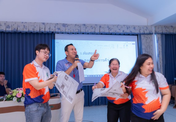 ภาพกิจกรรม  คณะวิทยาศาสตร์และเทคโนโลยี มหาวิทยาลัยราชภัฏกําแพงเพชร เข้าร่วมกิจกรรมการสัมมนาเชิงปฏิบัติการสร้างสรรค์สัมพันธ์ประสิทธิภาพของทีมงาน ในโครงการสัมมนาเชิงปฏิบัติการพัฒนาบุคลากร