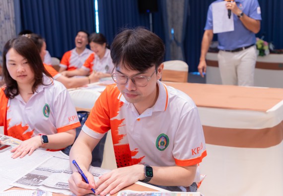 ภาพกิจกรรม  คณะวิทยาศาสตร์และเทคโนโลยี มหาวิทยาลัยราชภัฏกําแพงเพชร เข้าร่วมกิจกรรมการสัมมนาเชิงปฏิบัติการสร้างสรรค์สัมพันธ์ประสิทธิภาพของทีมงาน ในโครงการสัมมนาเชิงปฏิบัติการพัฒนาบุคลากร