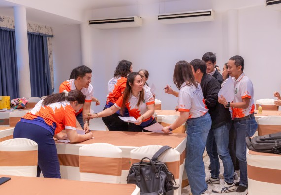 ภาพกิจกรรม  คณะวิทยาศาสตร์และเทคโนโลยี มหาวิทยาลัยราชภัฏกําแพงเพชร เข้าร่วมกิจกรรมการสัมมนาเชิงปฏิบัติการสร้างสรรค์สัมพันธ์ประสิทธิภาพของทีมงาน ในโครงการสัมมนาเชิงปฏิบัติการพัฒนาบุคลากร