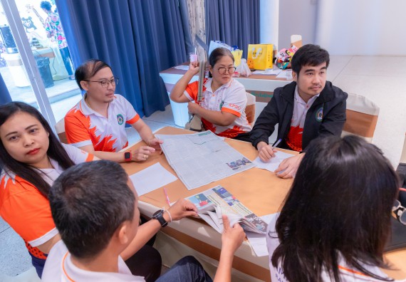 ภาพกิจกรรม  คณะวิทยาศาสตร์และเทคโนโลยี มหาวิทยาลัยราชภัฏกําแพงเพชร เข้าร่วมกิจกรรมการสัมมนาเชิงปฏิบัติการสร้างสรรค์สัมพันธ์ประสิทธิภาพของทีมงาน ในโครงการสัมมนาเชิงปฏิบัติการพัฒนาบุคลากร