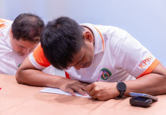 ภาพกิจกรรม  คณะวิทยาศาสตร์และเทคโนโลยี มหาวิทยาลัยราชภัฏกําแพงเพชร เข้าร่วมกิจกรรมการสัมมนาเชิงปฏิบัติการสร้างสรรค์สัมพันธ์ประสิทธิภาพของทีมงาน ในโครงการสัมมนาเชิงปฏิบัติการพัฒนาบุคลากร