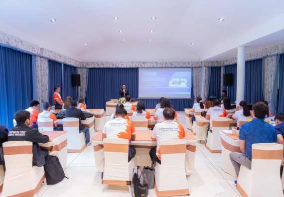 ภาพกิจกรรม  คณะวิทยาศาสตร์และเทคโนโลยี มหาวิทยาลัยราชภัฏกําแพงเพชร เข้าร่วมกิจกรรมการสัมมนาเชิงปฏิบัติการสร้างสรรค์สัมพันธ์ประสิทธิภาพของทีมงาน ในโครงการสัมมนาเชิงปฏิบัติการพัฒนาบุคลากร