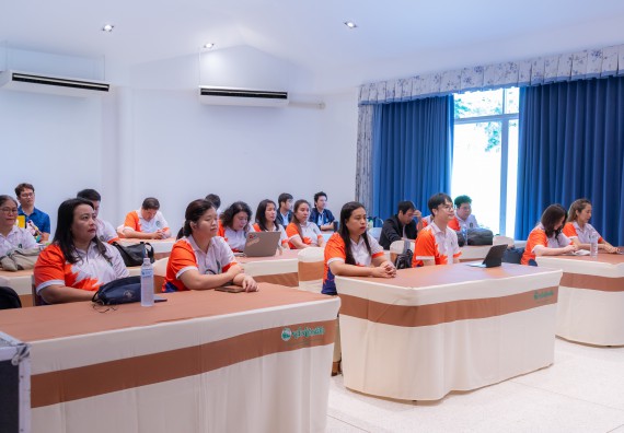 ภาพกิจกรรม  คณะวิทยาศาสตร์และเทคโนโลยี มหาวิทยาลัยราชภัฏกําแพงเพชร เข้าร่วมกิจกรรมการสัมมนาเชิงปฏิบัติการสร้างสรรค์สัมพันธ์ประสิทธิภาพของทีมงาน ในโครงการสัมมนาเชิงปฏิบัติการพัฒนาบุคลากร