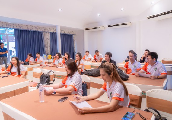 ภาพกิจกรรม  คณะวิทยาศาสตร์และเทคโนโลยี มหาวิทยาลัยราชภัฏกําแพงเพชร เข้าร่วมกิจกรรมการสัมมนาเชิงปฏิบัติการสร้างสรรค์สัมพันธ์ประสิทธิภาพของทีมงาน ในโครงการสัมมนาเชิงปฏิบัติการพัฒนาบุคลากร