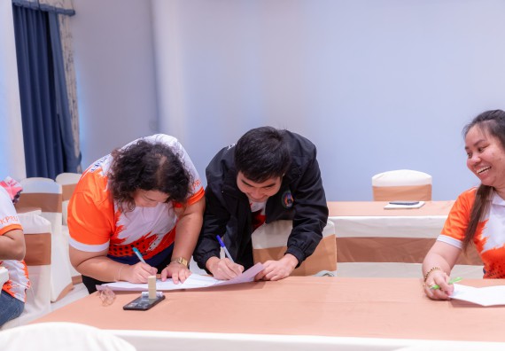 ภาพกิจกรรม  คณะวิทยาศาสตร์และเทคโนโลยี มหาวิทยาลัยราชภัฏกําแพงเพชร เข้าร่วมกิจกรรมการสัมมนาเชิงปฏิบัติการสร้างสรรค์สัมพันธ์ประสิทธิภาพของทีมงาน ในโครงการสัมมนาเชิงปฏิบัติการพัฒนาบุคลากร