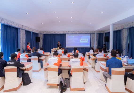 ภาพกิจกรรม  คณะวิทยาศาสตร์และเทคโนโลยี มหาวิทยาลัยราชภัฏกําแพงเพชร เข้าร่วมกิจกรรมการสัมมนาเชิงปฏิบัติการสร้างสรรค์สัมพันธ์ประสิทธิภาพของทีมงาน ในโครงการสัมมนาเชิงปฏิบัติการพัฒนาบุคลากร