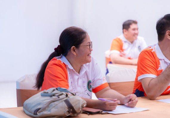 ภาพกิจกรรม  คณะวิทยาศาสตร์และเทคโนโลยี มหาวิทยาลัยราชภัฏกําแพงเพชร เข้าร่วมกิจกรรมการสัมมนาเชิงปฏิบัติการสร้างสรรค์สัมพันธ์ประสิทธิภาพของทีมงาน ในโครงการสัมมนาเชิงปฏิบัติการพัฒนาบุคลากร