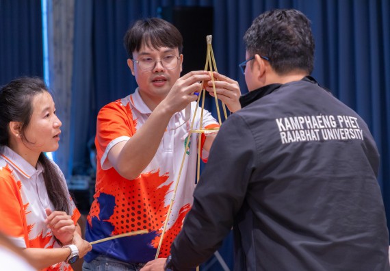 ภาพกิจกรรม  คณะวิทยาศาสตร์และเทคโนโลยี มหาวิทยาลัยราชภัฏกําแพงเพชร เข้าร่วมกิจกรรมการสัมมนาเชิงปฏิบัติการสร้างสรรค์สัมพันธ์ประสิทธิภาพของทีมงาน ในโครงการสัมมนาเชิงปฏิบัติการพัฒนาบุคลากร