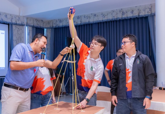 ภาพกิจกรรม  คณะวิทยาศาสตร์และเทคโนโลยี มหาวิทยาลัยราชภัฏกําแพงเพชร เข้าร่วมกิจกรรมการสัมมนาเชิงปฏิบัติการสร้างสรรค์สัมพันธ์ประสิทธิภาพของทีมงาน ในโครงการสัมมนาเชิงปฏิบัติการพัฒนาบุคลากร