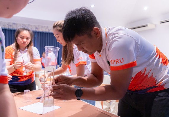 ภาพกิจกรรม  คณะวิทยาศาสตร์และเทคโนโลยี มหาวิทยาลัยราชภัฏกําแพงเพชร เข้าร่วมกิจกรรมการสัมมนาเชิงปฏิบัติการสร้างสรรค์สัมพันธ์ประสิทธิภาพของทีมงาน ในโครงการสัมมนาเชิงปฏิบัติการพัฒนาบุคลากร