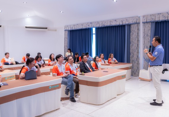 ภาพกิจกรรม  คณะวิทยาศาสตร์และเทคโนโลยี มหาวิทยาลัยราชภัฏกําแพงเพชร เข้าร่วมกิจกรรมการสัมมนาเชิงปฏิบัติการสร้างสรรค์สัมพันธ์ประสิทธิภาพของทีมงาน ในโครงการสัมมนาเชิงปฏิบัติการพัฒนาบุคลากร