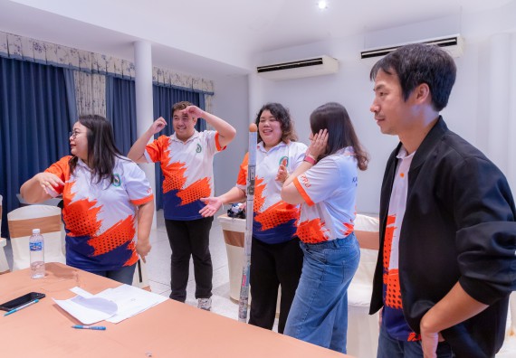 ภาพกิจกรรม  คณะวิทยาศาสตร์และเทคโนโลยี มหาวิทยาลัยราชภัฏกําแพงเพชร เข้าร่วมกิจกรรมการสัมมนาเชิงปฏิบัติการสร้างสรรค์สัมพันธ์ประสิทธิภาพของทีมงาน ในโครงการสัมมนาเชิงปฏิบัติการพัฒนาบุคลากร