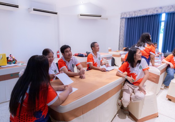 ภาพกิจกรรม  คณะวิทยาศาสตร์และเทคโนโลยี มหาวิทยาลัยราชภัฏกําแพงเพชร เข้าร่วมกิจกรรมการสัมมนาเชิงปฏิบัติการสร้างสรรค์สัมพันธ์ประสิทธิภาพของทีมงาน ในโครงการสัมมนาเชิงปฏิบัติการพัฒนาบุคลากร