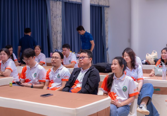 ภาพกิจกรรม  คณะวิทยาศาสตร์และเทคโนโลยี มหาวิทยาลัยราชภัฏกําแพงเพชร เข้าร่วมกิจกรรมการสัมมนาเชิงปฏิบัติการสร้างสรรค์สัมพันธ์ประสิทธิภาพของทีมงาน ในโครงการสัมมนาเชิงปฏิบัติการพัฒนาบุคลากร