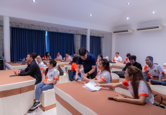 ภาพกิจกรรม  คณะวิทยาศาสตร์และเทคโนโลยี มหาวิทยาลัยราชภัฏกําแพงเพชร เข้าร่วมกิจกรรมการสัมมนาเชิงปฏิบัติการสร้างสรรค์สัมพันธ์ประสิทธิภาพของทีมงาน ในโครงการสัมมนาเชิงปฏิบัติการพัฒนาบุคลากร