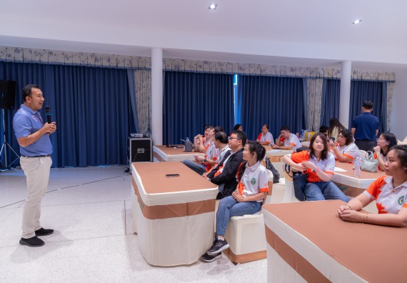 ภาพกิจกรรม  คณะวิทยาศาสตร์และเทคโนโลยี มหาวิทยาลัยราชภัฏกําแพงเพชร เข้าร่วมกิจกรรมการสัมมนาเชิงปฏิบัติการสร้างสรรค์สัมพันธ์ประสิทธิภาพของทีมงาน ในโครงการสัมมนาเชิงปฏิบัติการพัฒนาบุคลากร