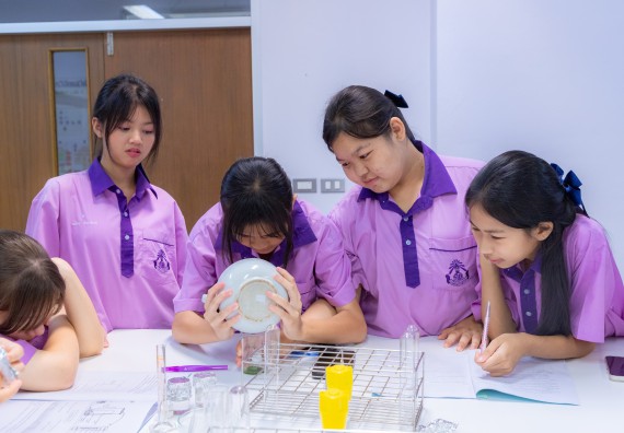 ภาพกิจกรรม คณะวิทยาศาสตร์และเทคโนโลยี มหาวิทยาลัยราชภัฏกำแพงเพชร ร่วมกับโรงเรียนคลองขลุงราษฎร์รังสรรค์ กำหนดจัดกิจกรรมค่ายบูรณาการวิทยาศาสตร์ คณิตศาสตร์และเทคโนโลยีเพื่อส่งเสริมนักเรียนในโครงการห้องเรียนพิเศษ (E-SMART) 