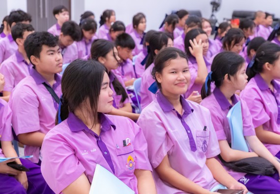 ภาพกิจกรรม คณะวิทยาศาสตร์และเทคโนโลยี มหาวิทยาลัยราชภัฏกำแพงเพชร ร่วมกับโรงเรียนคลองขลุงราษฎร์รังสรรค์ กำหนดจัดกิจกรรมค่ายบูรณาการวิทยาศาสตร์ คณิตศาสตร์และเทคโนโลยีเพื่อส่งเสริมนักเรียนในโครงการห้องเรียนพิเศษ (E-SMART) 