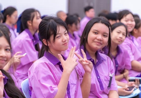 ภาพกิจกรรม คณะวิทยาศาสตร์และเทคโนโลยี มหาวิทยาลัยราชภัฏกำแพงเพชร ร่วมกับโรงเรียนคลองขลุงราษฎร์รังสรรค์ กำหนดจัดกิจกรรมค่ายบูรณาการวิทยาศาสตร์ คณิตศาสตร์และเทคโนโลยีเพื่อส่งเสริมนักเรียนในโครงการห้องเรียนพิเศษ (E-SMART) 