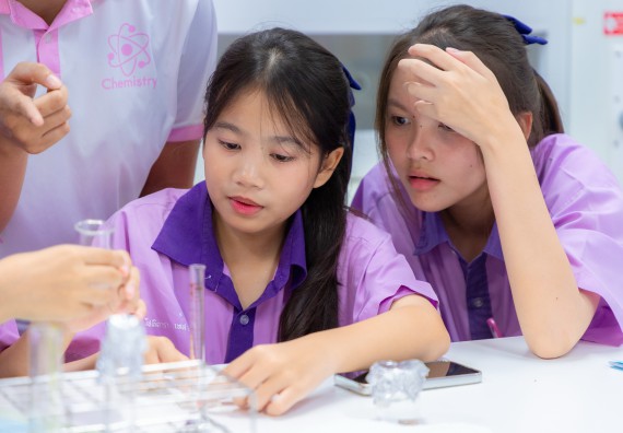 ภาพกิจกรรม คณะวิทยาศาสตร์และเทคโนโลยี มหาวิทยาลัยราชภัฏกำแพงเพชร ร่วมกับโรงเรียนคลองขลุงราษฎร์รังสรรค์ กำหนดจัดกิจกรรมค่ายบูรณาการวิทยาศาสตร์ คณิตศาสตร์และเทคโนโลยีเพื่อส่งเสริมนักเรียนในโครงการห้องเรียนพิเศษ (E-SMART) 