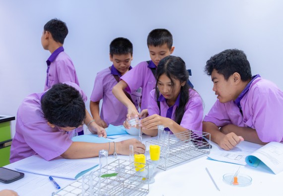 ภาพกิจกรรม คณะวิทยาศาสตร์และเทคโนโลยี มหาวิทยาลัยราชภัฏกำแพงเพชร ร่วมกับโรงเรียนคลองขลุงราษฎร์รังสรรค์ กำหนดจัดกิจกรรมค่ายบูรณาการวิทยาศาสตร์ คณิตศาสตร์และเทคโนโลยีเพื่อส่งเสริมนักเรียนในโครงการห้องเรียนพิเศษ (E-SMART) 