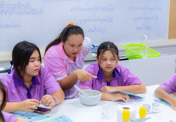 ภาพกิจกรรม คณะวิทยาศาสตร์และเทคโนโลยี มหาวิทยาลัยราชภัฏกำแพงเพชร ร่วมกับโรงเรียนคลองขลุงราษฎร์รังสรรค์ กำหนดจัดกิจกรรมค่ายบูรณาการวิทยาศาสตร์ คณิตศาสตร์และเทคโนโลยีเพื่อส่งเสริมนักเรียนในโครงการห้องเรียนพิเศษ (E-SMART) 