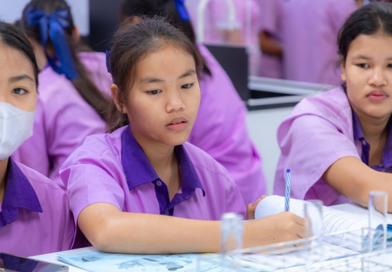 ภาพกิจกรรม คณะวิทยาศาสตร์และเทคโนโลยี มหาวิทยาลัยราชภัฏกำแพงเพชร ร่วมกับโรงเรียนคลองขลุงราษฎร์รังสรรค์ กำหนดจัดกิจกรรมค่ายบูรณาการวิทยาศาสตร์ คณิตศาสตร์และเทคโนโลยีเพื่อส่งเสริมนักเรียนในโครงการห้องเรียนพิเศษ (E-SMART) 