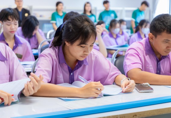 ภาพกิจกรรม คณะวิทยาศาสตร์และเทคโนโลยี มหาวิทยาลัยราชภัฏกำแพงเพชร ร่วมกับโรงเรียนคลองขลุงราษฎร์รังสรรค์ กำหนดจัดกิจกรรมค่ายบูรณาการวิทยาศาสตร์ คณิตศาสตร์และเทคโนโลยีเพื่อส่งเสริมนักเรียนในโครงการห้องเรียนพิเศษ (E-SMART) 