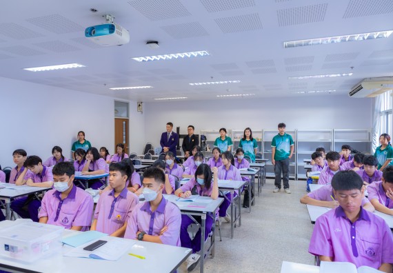 ภาพกิจกรรม คณะวิทยาศาสตร์และเทคโนโลยี มหาวิทยาลัยราชภัฏกำแพงเพชร ร่วมกับโรงเรียนคลองขลุงราษฎร์รังสรรค์ กำหนดจัดกิจกรรมค่ายบูรณาการวิทยาศาสตร์ คณิตศาสตร์และเทคโนโลยีเพื่อส่งเสริมนักเรียนในโครงการห้องเรียนพิเศษ (E-SMART) 