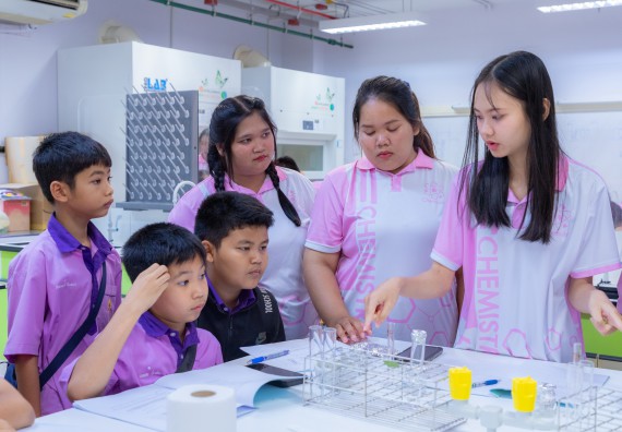 ภาพกิจกรรม คณะวิทยาศาสตร์และเทคโนโลยี มหาวิทยาลัยราชภัฏกำแพงเพชร ร่วมกับโรงเรียนคลองขลุงราษฎร์รังสรรค์ กำหนดจัดกิจกรรมค่ายบูรณาการวิทยาศาสตร์ คณิตศาสตร์และเทคโนโลยีเพื่อส่งเสริมนักเรียนในโครงการห้องเรียนพิเศษ (E-SMART) 