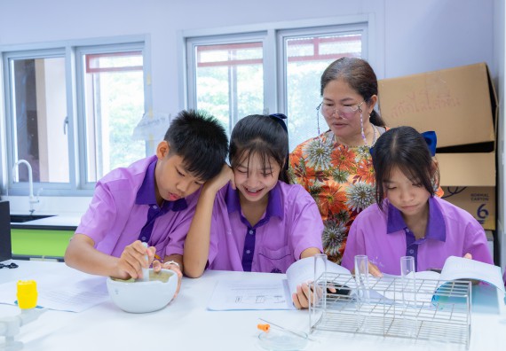 ภาพกิจกรรม คณะวิทยาศาสตร์และเทคโนโลยี มหาวิทยาลัยราชภัฏกำแพงเพชร ร่วมกับโรงเรียนคลองขลุงราษฎร์รังสรรค์ กำหนดจัดกิจกรรมค่ายบูรณาการวิทยาศาสตร์ คณิตศาสตร์และเทคโนโลยีเพื่อส่งเสริมนักเรียนในโครงการห้องเรียนพิเศษ (E-SMART) 