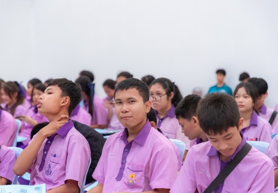 ภาพกิจกรรม คณะวิทยาศาสตร์และเทคโนโลยี มหาวิทยาลัยราชภัฏกำแพงเพชร ร่วมกับโรงเรียนคลองขลุงราษฎร์รังสรรค์ กำหนดจัดกิจกรรมค่ายบูรณาการวิทยาศาสตร์ คณิตศาสตร์และเทคโนโลยีเพื่อส่งเสริมนักเรียนในโครงการห้องเรียนพิเศษ (E-SMART) 