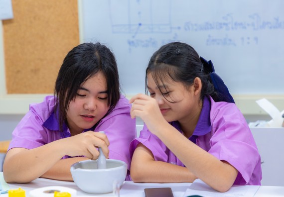 ภาพกิจกรรม คณะวิทยาศาสตร์และเทคโนโลยี มหาวิทยาลัยราชภัฏกำแพงเพชร ร่วมกับโรงเรียนคลองขลุงราษฎร์รังสรรค์ กำหนดจัดกิจกรรมค่ายบูรณาการวิทยาศาสตร์ คณิตศาสตร์และเทคโนโลยีเพื่อส่งเสริมนักเรียนในโครงการห้องเรียนพิเศษ (E-SMART) 