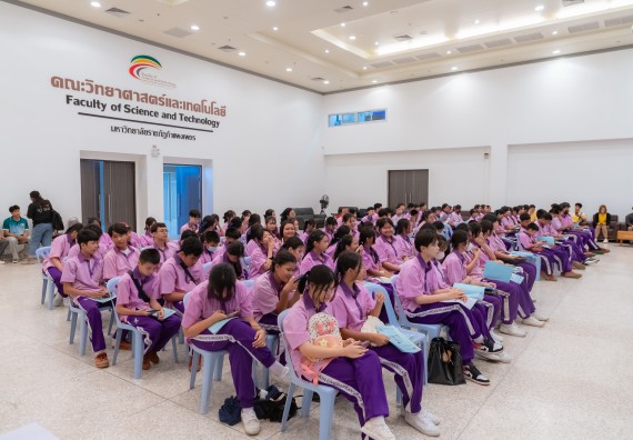 ภาพกิจกรรม คณะวิทยาศาสตร์และเทคโนโลยี มหาวิทยาลัยราชภัฏกำแพงเพชร ร่วมกับโรงเรียนคลองขลุงราษฎร์รังสรรค์ กำหนดจัดกิจกรรมค่ายบูรณาการวิทยาศาสตร์ คณิตศาสตร์และเทคโนโลยีเพื่อส่งเสริมนักเรียนในโครงการห้องเรียนพิเศษ (E-SMART) 