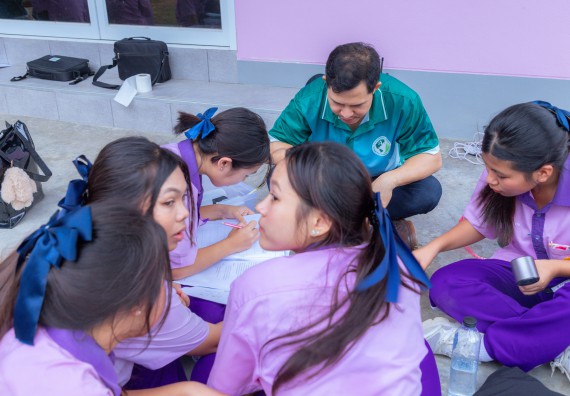 ภาพกิจกรรม คณะวิทยาศาสตร์และเทคโนโลยี มหาวิทยาลัยราชภัฏกำแพงเพชร ร่วมกับโรงเรียนคลองขลุงราษฎร์รังสรรค์ กำหนดจัดกิจกรรมค่ายบูรณาการวิทยาศาสตร์ คณิตศาสตร์และเทคโนโลยีเพื่อส่งเสริมนักเรียนในโครงการห้องเรียนพิเศษ (E-SMART) 